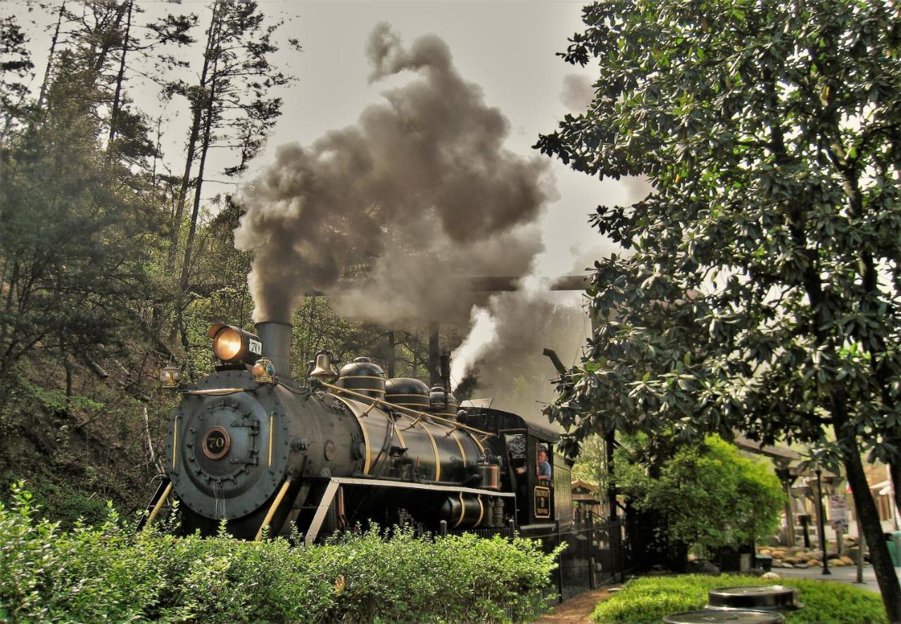Magical Moments, Hot Tub, Wifi, 1089 Free Tickets Each Paid Day, Dollywood And More Гатлинбург Экстерьер фото